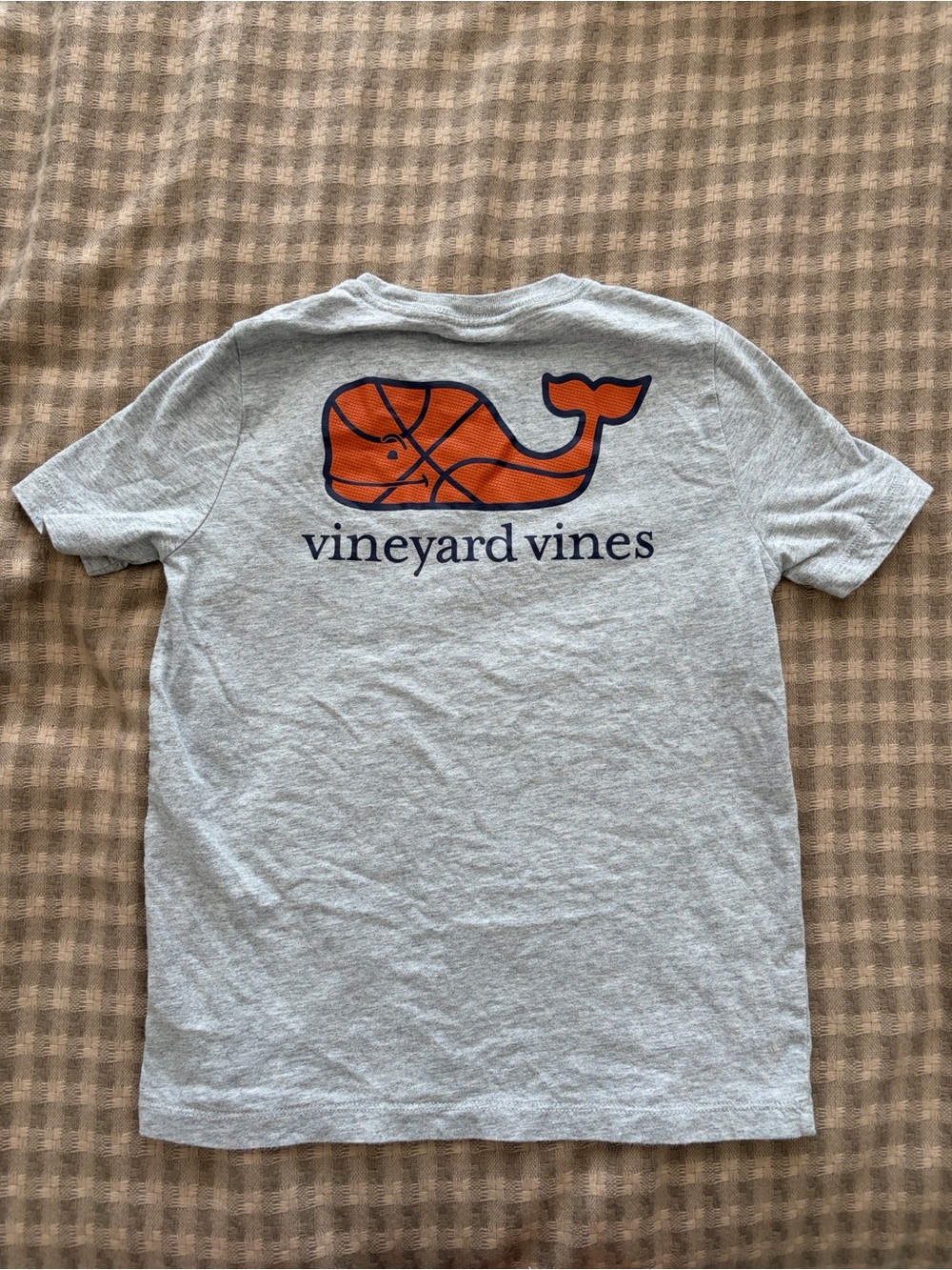 VINEYARD VINES BASKETBALL WHALE GRAPHIC T-SHIRT GREY KIDS 7